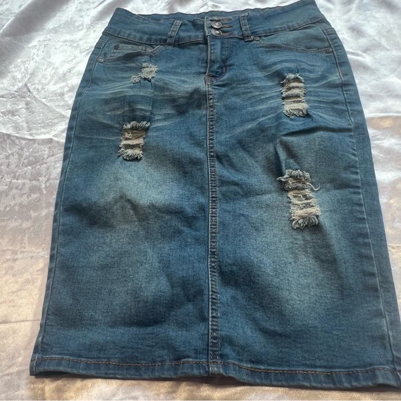 Distressed Denim Pencil Skirt - Picture 5 of 6